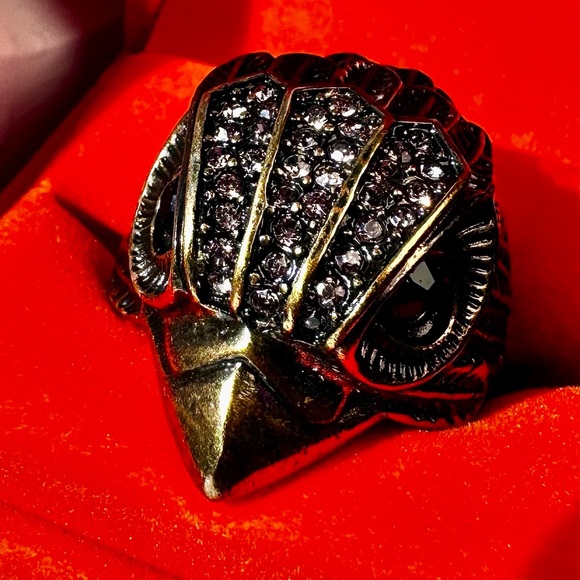 Kurt Geiger Eagle size 8 with ring box gold tone gem stones rhinestone NWT - Picture 3 of 12